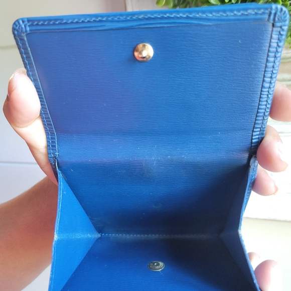 LOUIS VUITTON Blue epi snap bi fold wallet - Picture 4 of 9